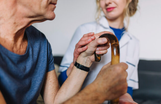 yaslilarda-diz-problemi